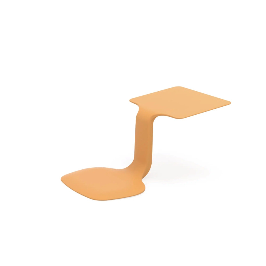 SEDIA MONOSCOCCA CON SUPPORTO LETTURAdim: cm 66 x 57 x 40 (h)