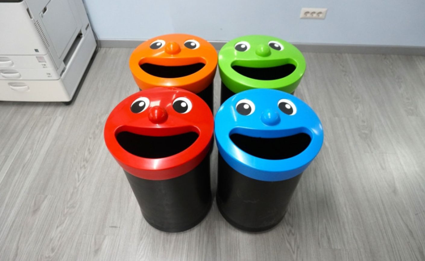 Pattumiere Differenziate a Scuola: Educare i Bambini al Riciclo Pattumiere Differenziate a Scuola: Educare i Bambini al Riciclo