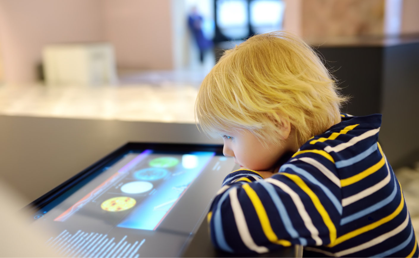 Tavolo interattivo: vantaggi e usi per i più piccoli